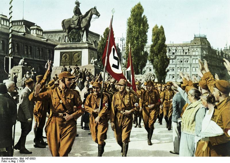 Хорст Вессель во главе своего отряда штурмовиков на партийном съезде в Нюрнберге