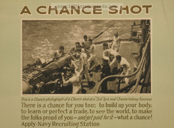 Шанс на удачный выстрел. На этой фотографии запечатлен реальный удачный выстрел американских моряков по германской субмарине.