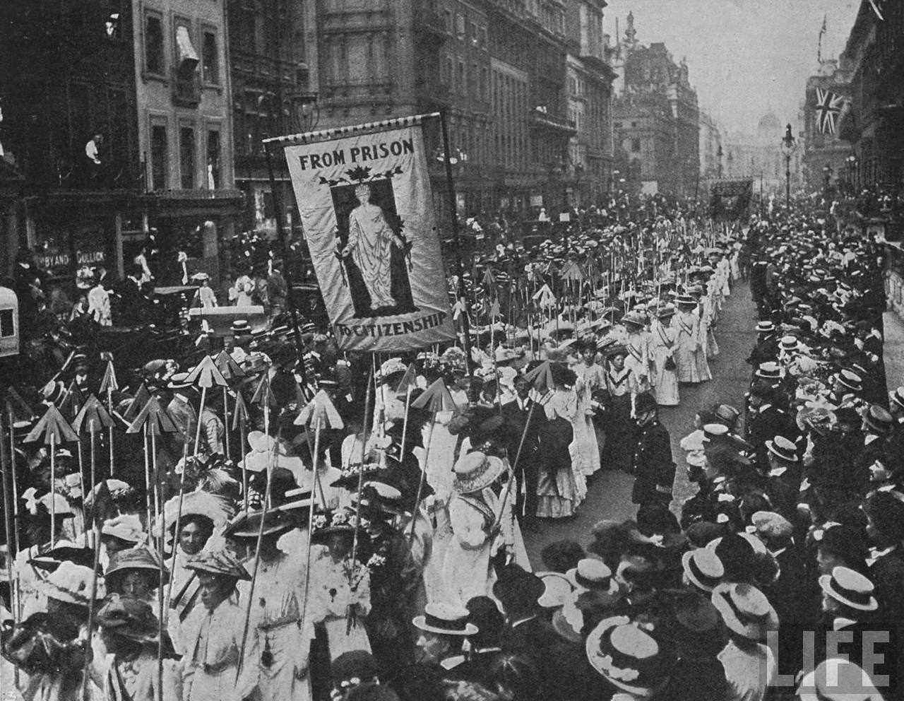 Демонстрация суфражисток в Лондоне в марте 1910 г.