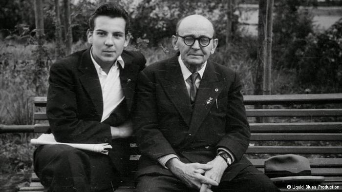 Сергей Чахотин с сыном Петей в 1961 году в Москве